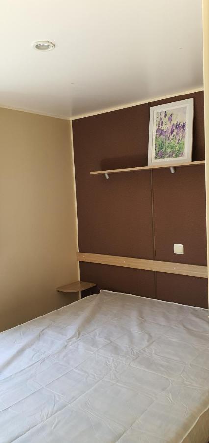 Mobil Home Climatise 6 Personnes La Roque-d'Antheron Luaran gambar