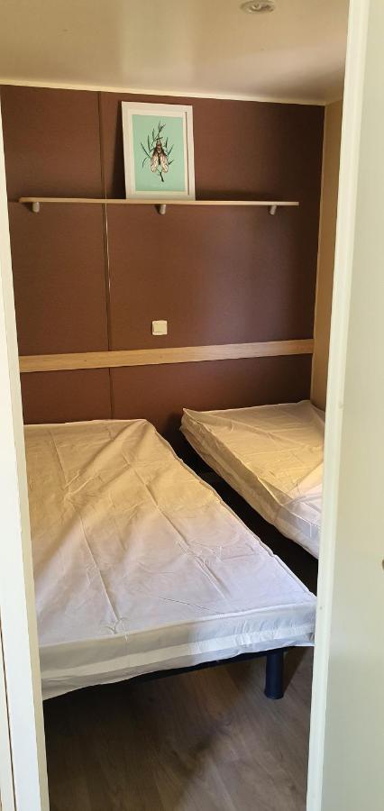 Mobil Home Climatise 6 Personnes La Roque-d'Antheron Luaran gambar