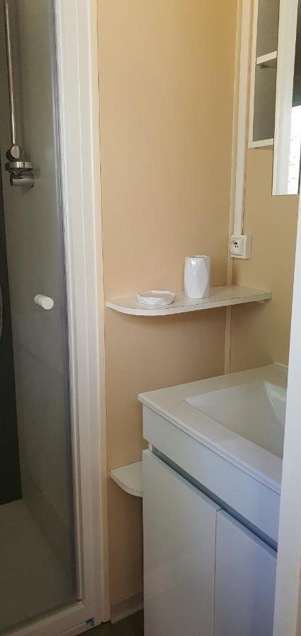 Mobil Home Climatise 6 Personnes La Roque-d'Antheron Luaran gambar