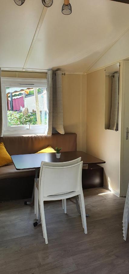 Mobil Home Climatise 6 Personnes La Roque-d'Antheron Luaran gambar