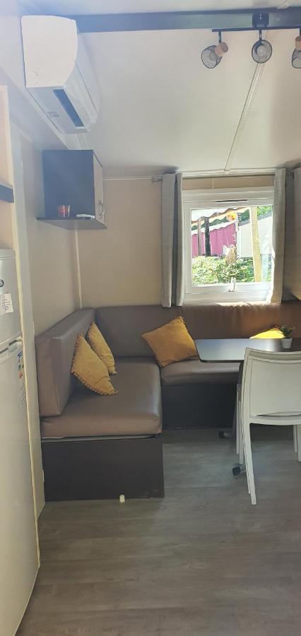 Mobil Home Climatise 6 Personnes La Roque-d'Antheron Luaran gambar