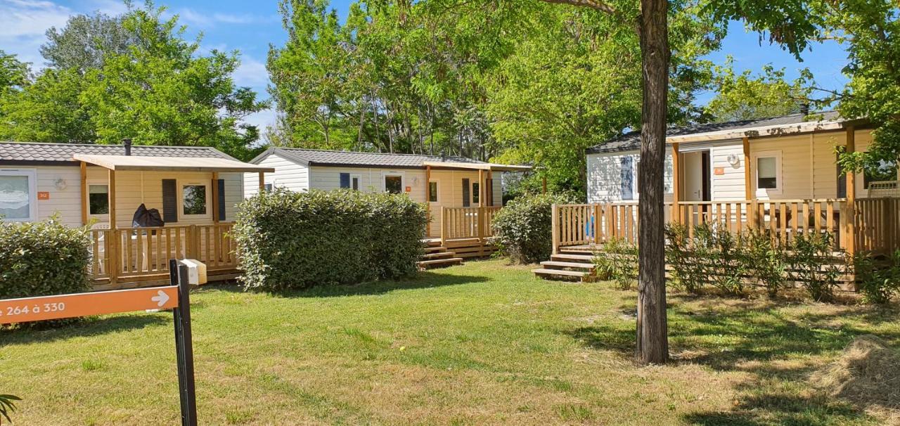 Mobil Home Climatise 6 Personnes La Roque-d'Antheron Luaran gambar