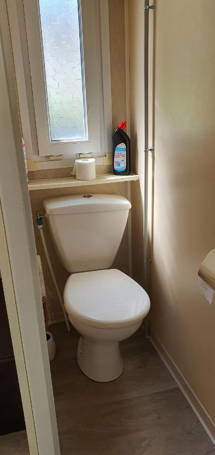 Mobil Home Climatise 6 Personnes La Roque-d'Antheron Luaran gambar